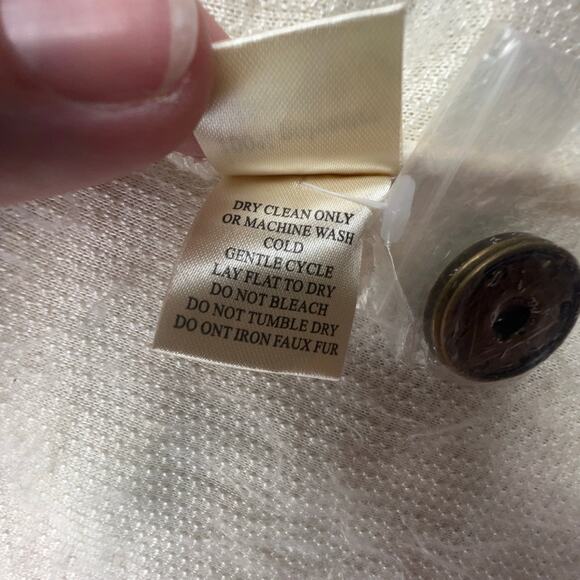 Dylan Faux Fur Sherpa Vest | Cream Winter Layering Piece | Size Small - Picture 7 of 7